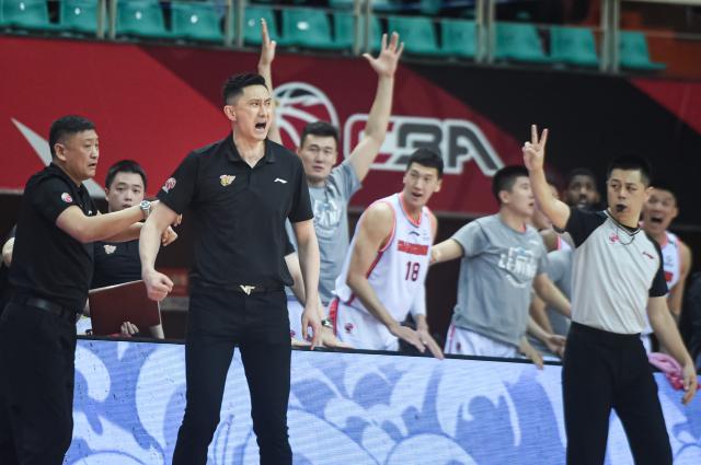 开云官网-京粤大战又见大逆转!冠军倒下之前,依旧还是冠军