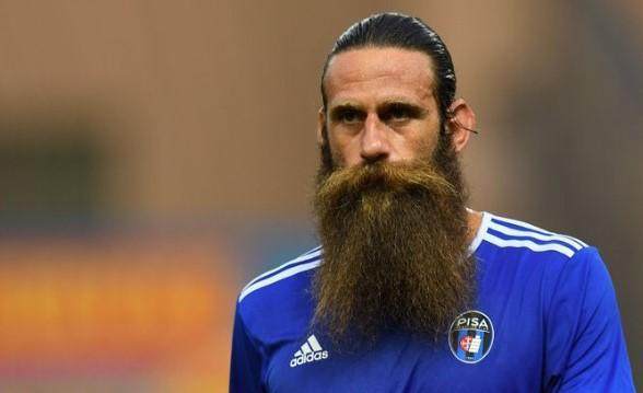 开云APP-假托蒂骗了真粉丝!意大利“美髯公”遭整蛊