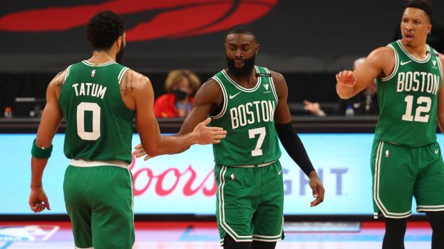 完美二当家!布朗变身绿军版汤神 攻防全面升级